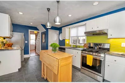 8 Alfred St, Medford, MA 02155 - Photo 7