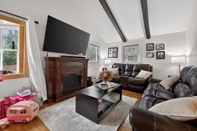 54 Oakwood Ave, Billerica, MA 01821 - Photo 5