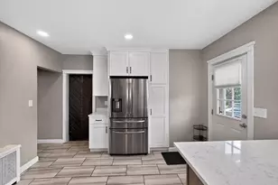 9 Hood St, Saugus, MA 01906 - Photo 9