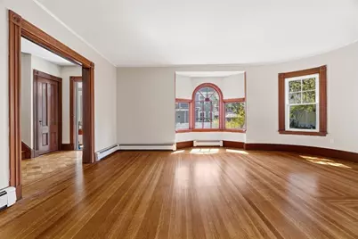 10 Oak Bluff St, Medford, MA 02155 - Photo 9
