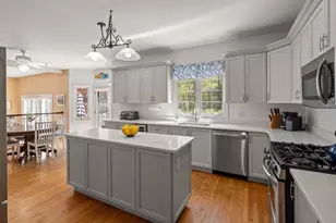 322 Cabot St, Newton, MA 02460 - Photo 5
