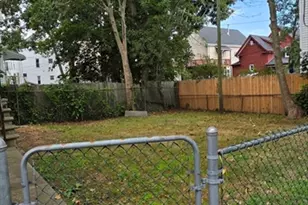 518 Cottage St, New Bedford, MA 02740 - Photo 5