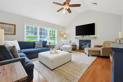 36 Brooks St, Upton, MA 01568 - Photo 3