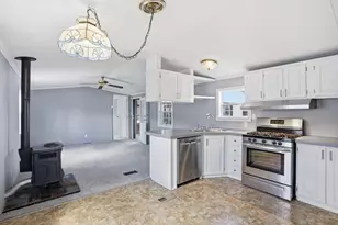 548 Kenyon Ave, Attleboro, MA 02703 - Photo 9