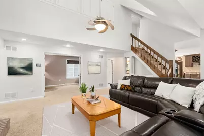 32 Sherborne Cir, Ashland, MA 01721 - Photo 9