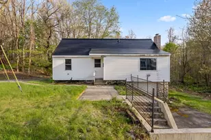 7 Darrow St, Worcester, MA 01606 - Photo 3