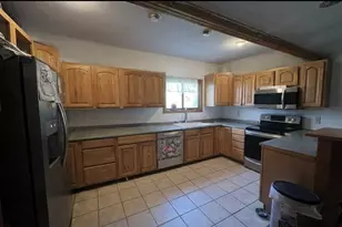 15 Hiram St, Acushnet, MA 02743 - Photo 7