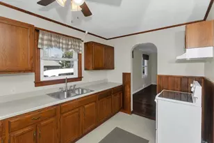 582 Broadway St, Chicopee, MA 01020 - Photo 7