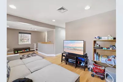 646 Lynn Fells Pkwy, Melrose, MA 02176 - Photo 9