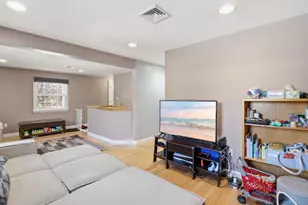 646 Lynn Fells Pkwy, Melrose, MA 02176 - Photo 9