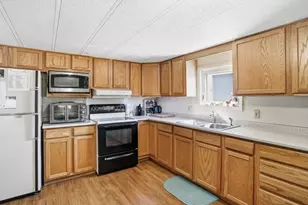 1346 Newport Ave, Attleboro, MA 02703 - Photo 7
