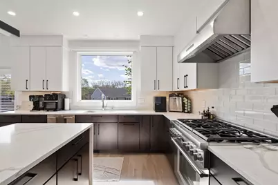 9 Johnson Pl #9, Newton, MA 02466 - Photo 9