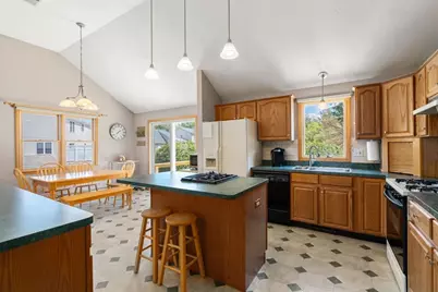 35 Sir Joseph Ct, Taunton, MA 02780 - Photo 5