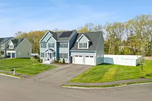 194 Cypress Dr, Brockton, MA 02301 - Photo 3