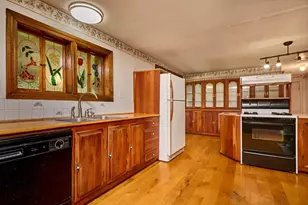 363 Cooley St, Springfield, MA 01128 - Photo 5