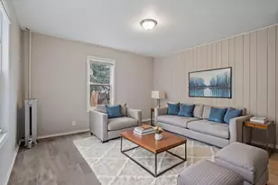 9 Owens Pl, Holyoke, MA 01040 - Photo 5