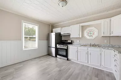 9 Owens Pl, Holyoke, MA 01040 - Photo 3