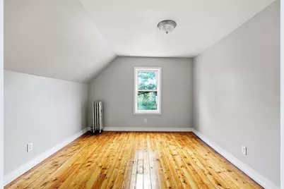 9 Owens Pl, Holyoke, MA 01040 - Photo 9