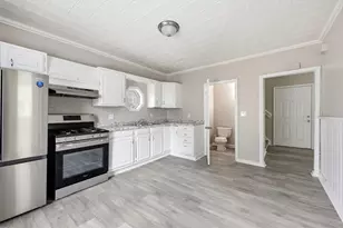 9 Owens Pl, Holyoke, MA 01040 - Photo 3
