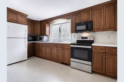 84 Hinckley Cir, Barnstable, MA 02655 - Photo 5