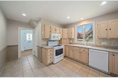 25 Hobart Ave, Braintree, MA 02184 - Photo 3