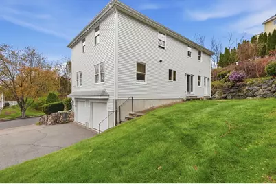 11 Roseanna Park Dr, Waltham, MA 02452 - Photo 3