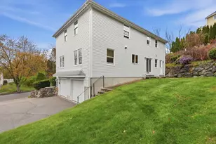 11 Roseanna Park Dr, Waltham, MA 02452 - Photo 3