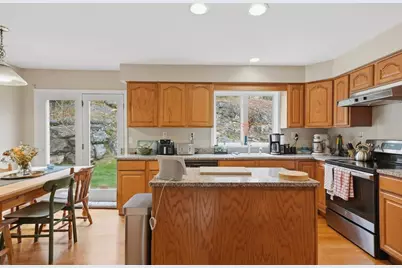 11 Roseanna Park Dr, Waltham, MA 02452 - Photo 11