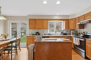 11 Roseanna Park Dr, Waltham, MA 02452 - Photo 11