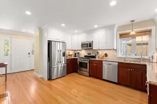 18 Hovey St, Newton, MA 02458 - Photo 3