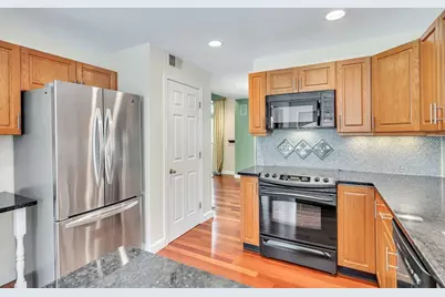 32 Bishops Forest Dr #32, Waltham, MA 02452 - Photo 9