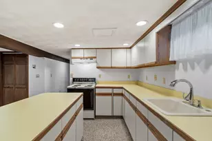 4 Anderson St, Peabody, MA 01960 - Photo 15