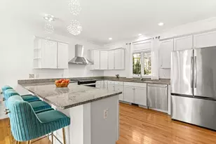 7 Sherman Pl, Winchester, MA 01890 - Photo 9