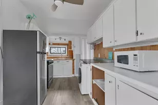 10R Barnes St, Wareham, MA 02571 - Photo 5