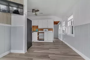 10R Barnes St, Wareham, MA 02571 - Photo 7