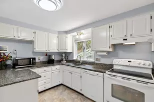 38 Waltham St, Woburn, MA 01801 - Photo 11