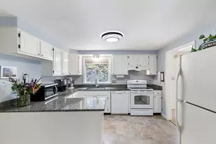 38 Waltham St, Woburn, MA 01801 - Photo 9