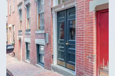 22 Irving St #2, Boston, MA 02114 - Photo 9