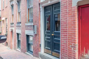 22 Irving St, Boston, MA 02114 - Photo 9