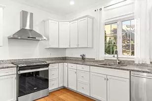7 Sherman Pl, Winchester, MA 01890 - Photo 11