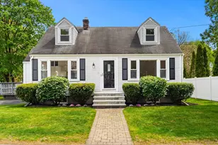 13 Munroe Ave, Woburn, MA 01801 - Photo 1