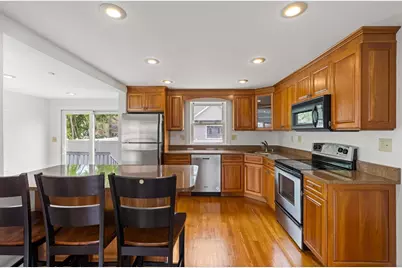 13 Munroe Ave, Woburn, MA 01801 - Photo 5