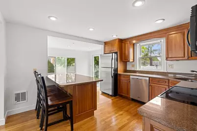 13 Munroe Ave, Woburn, MA 01801 - Photo 7