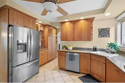 25 Lyman St, Beverly, MA 01915 - Photo 13