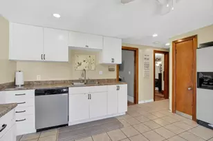 18 Hillside Dr, Lunenburg, MA 01462 - Photo 9