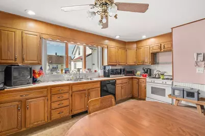 22 Davis St, Malden, MA 02148 - Photo 5