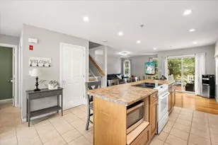 33 Old Cedar Village, Bridgewater, MA 02324 - Photo 7