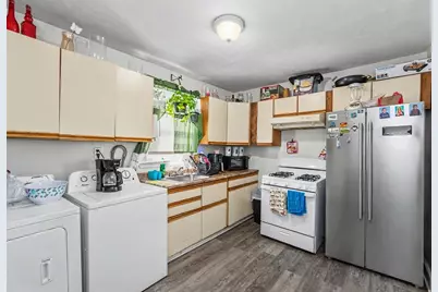 18 Pleasant St, Lowell, MA 01852 - Photo 5
