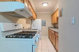 10 Longwood Dr, Andover, MA 01810 - Photo 3
