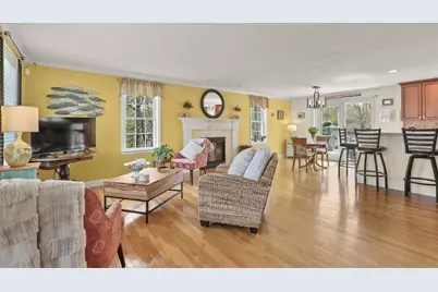 16 Hall St #A, Plymouth, MA 02360 - Photo 5